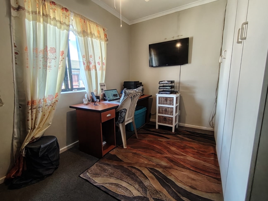 2 Bedroom Property for Sale in Vredekloof East Western Cape